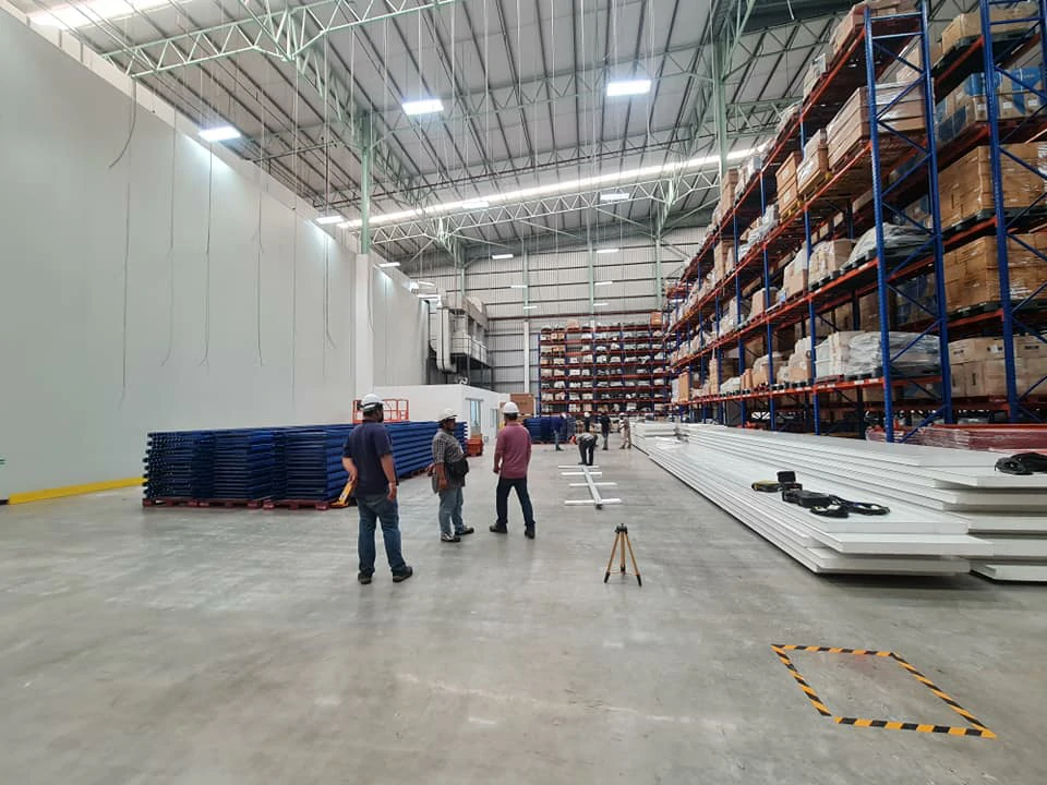 Installation of 11m sandwich panel walls.